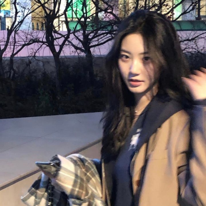 在他的阴影下